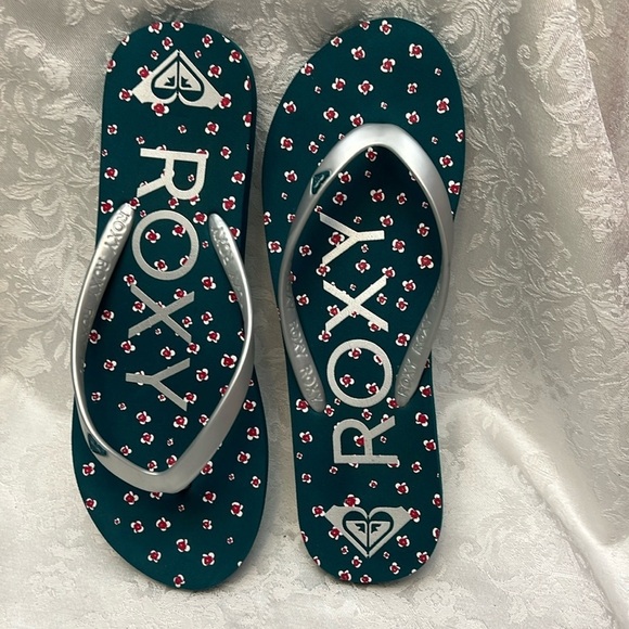 Roxy Shoes - -Roxy Floral Flip Flops Size 8-9